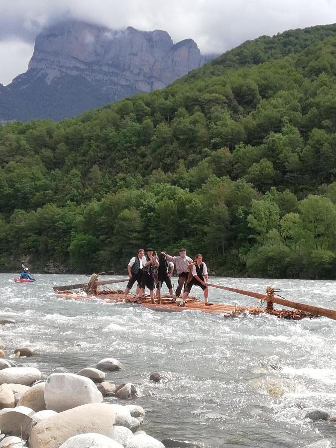 Apartamento El Fenal De Turmo Casa Rural "El Capricho De Nieves" Laspuna Bagian luar foto